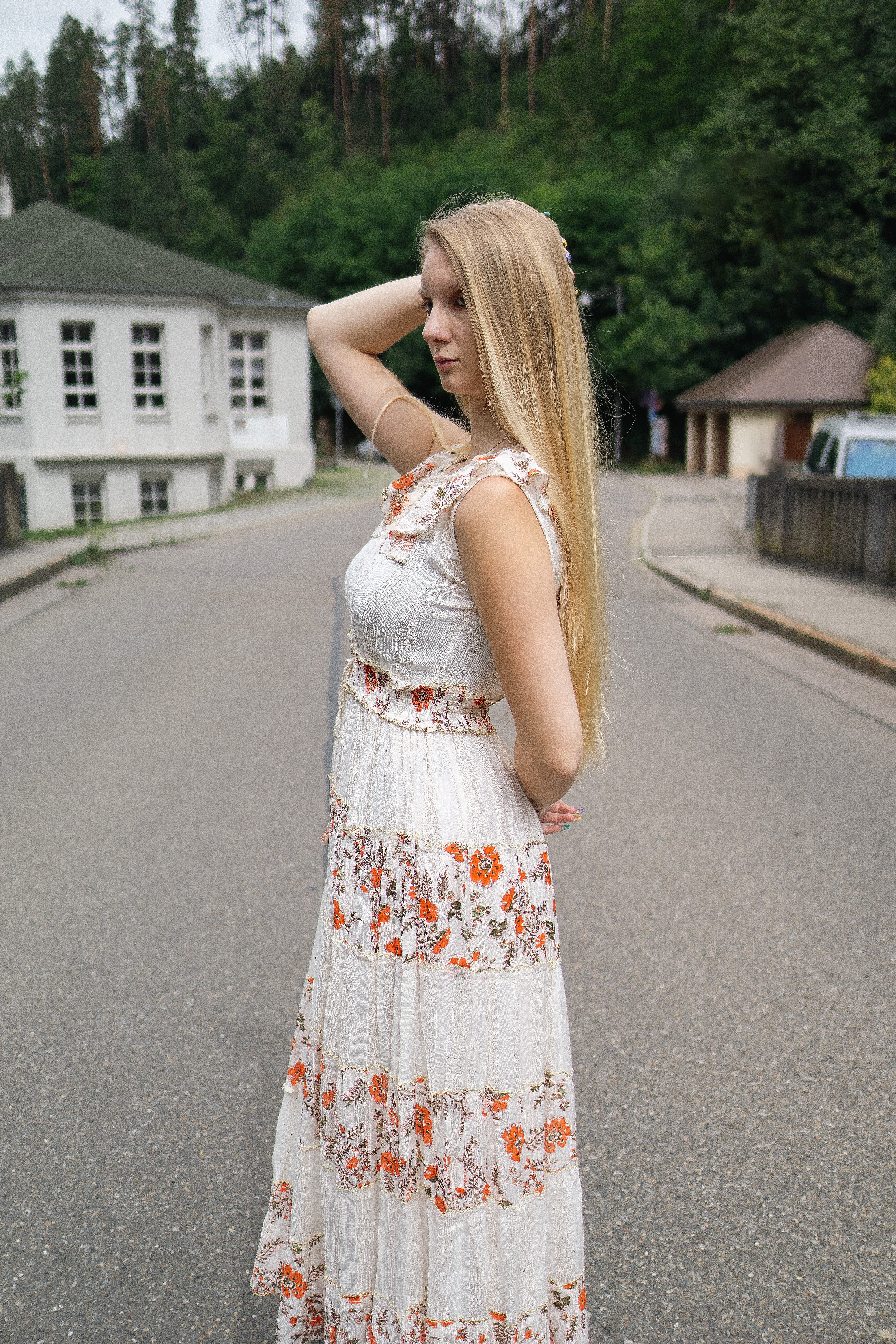 Geblümtes Maxikleid mit Rüschenträgern